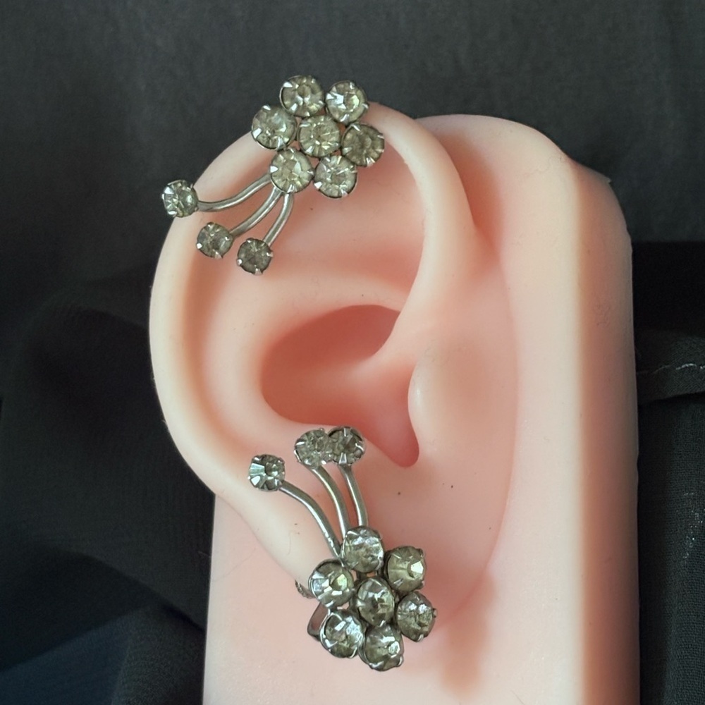 Vintage clear rhinestone shooting star screw back earrings